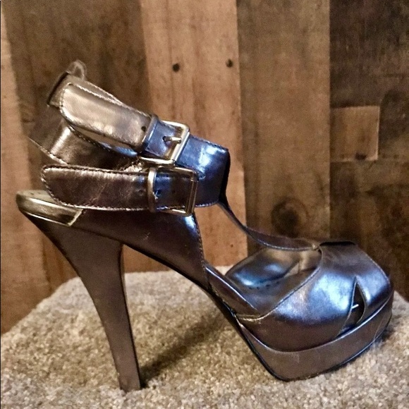 BCBgirls Devona Size 9 Platform T-Strap Heels - Picture 4 of 8